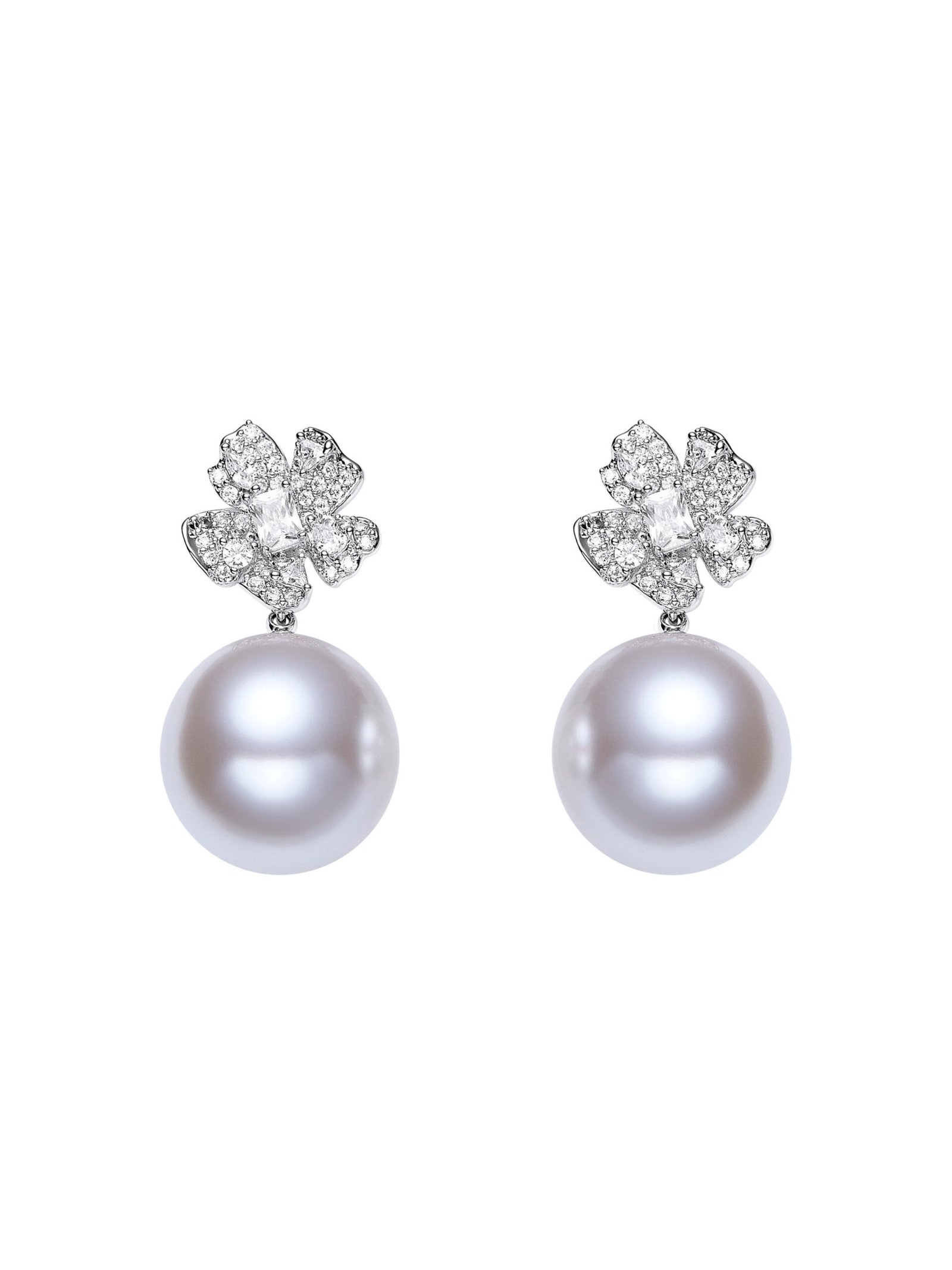 Winslet Pearl White Earrings
