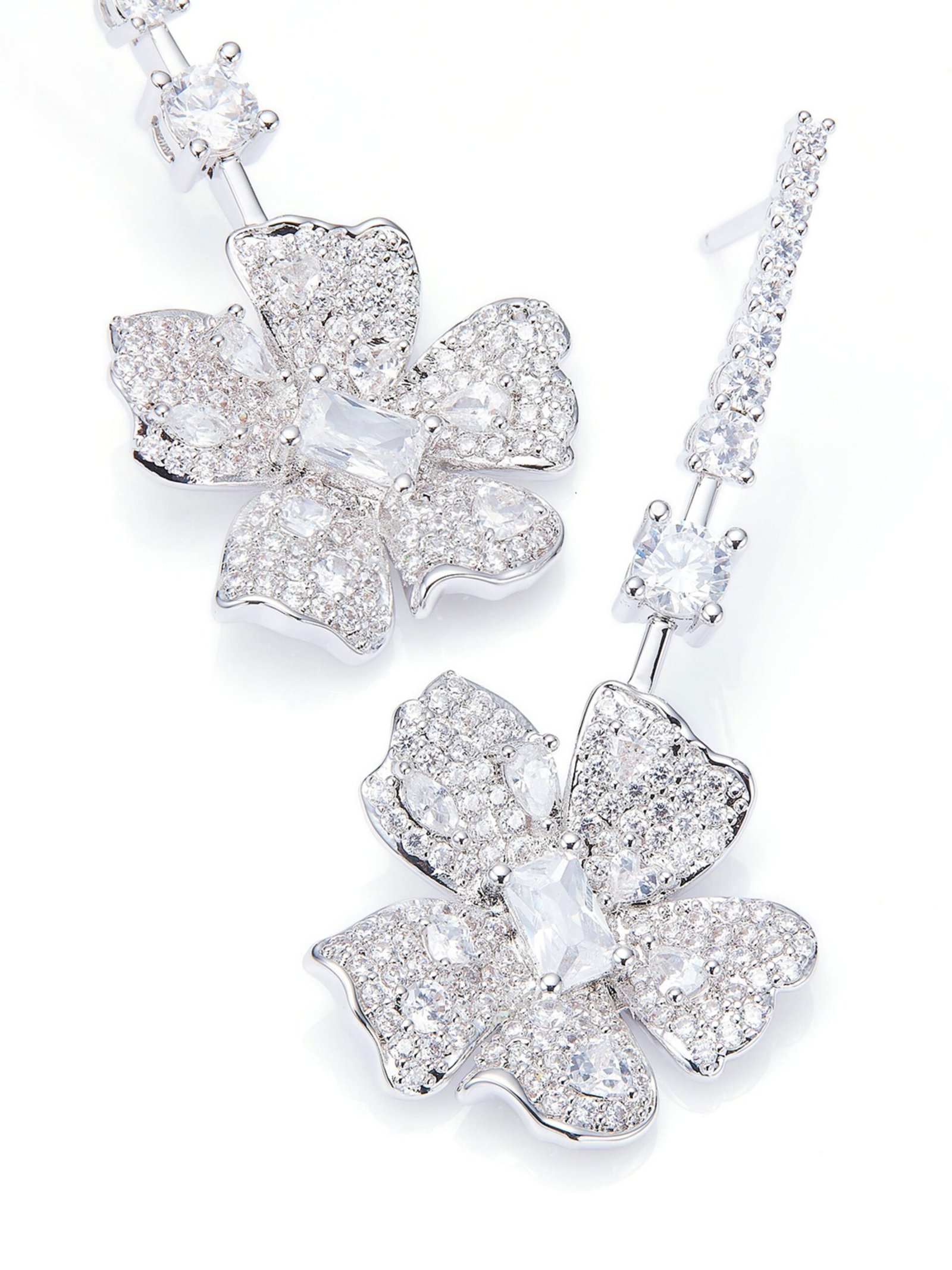 Isadora Floral White Earrings - Image 4
